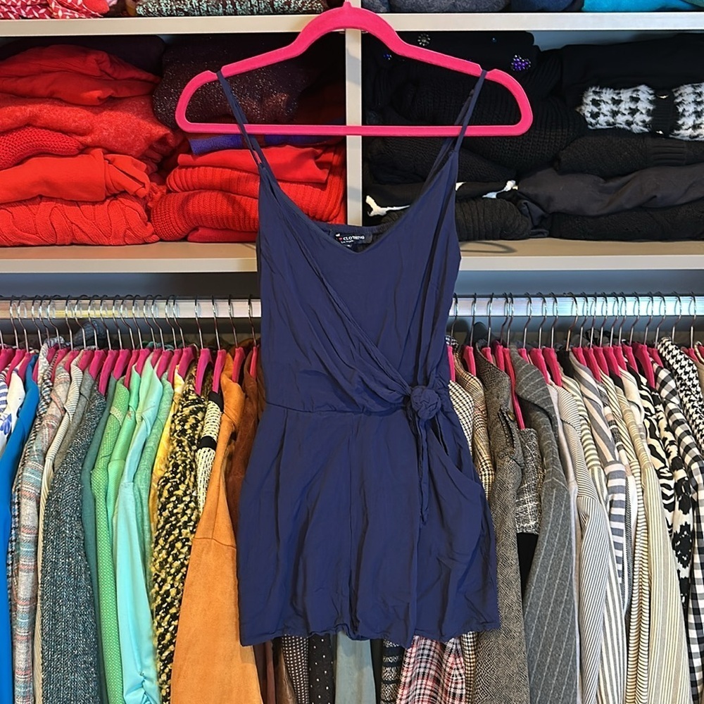 One Clothing navy v neck front toe adjustable strap romper size XS